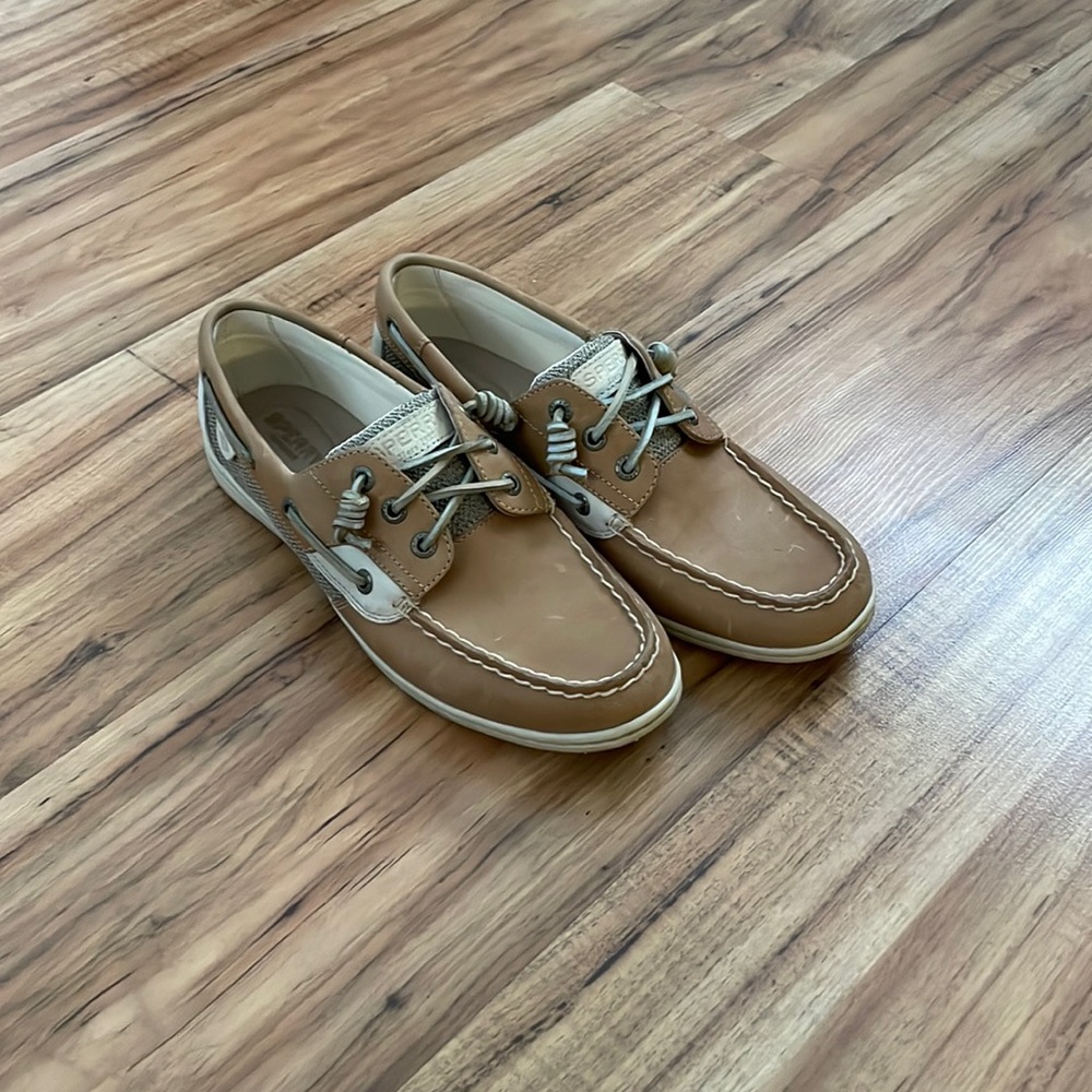 Sperry shoes size: 9